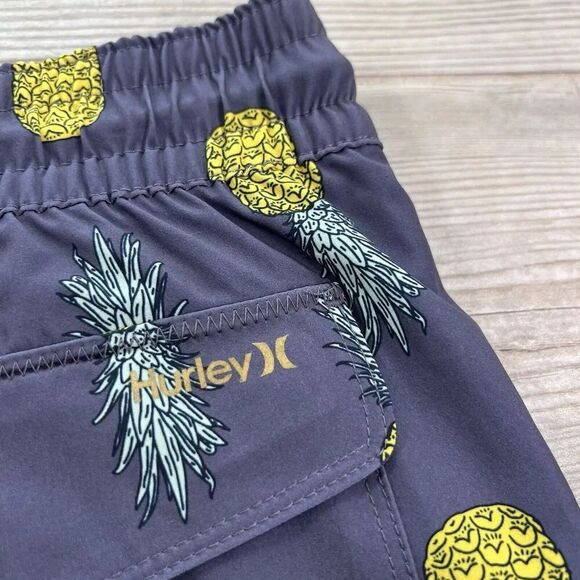 Hurley Shorts Size M Boardshorts With inner lining Pineapple Design Purple - Picture 8 of 9